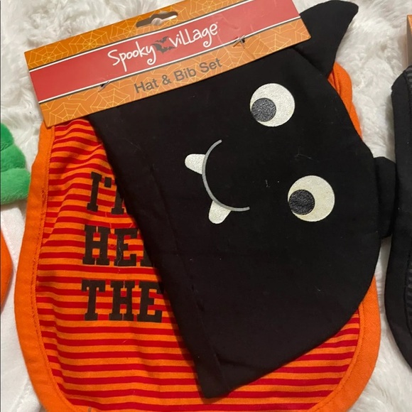 3 sets of bib and hat set 3-9 months - Picture 3 of 7